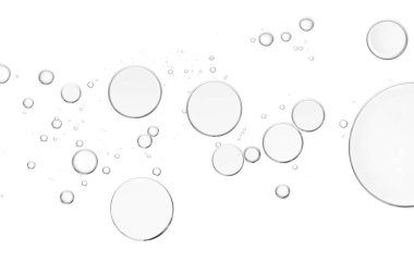 Beyaz arka planda kozmetik yağını temizle, üst görünüm