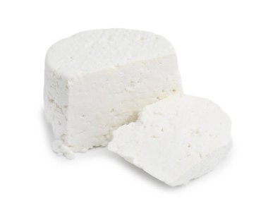 Taze ricotta (krem peynir) beyaz üzerine izole edilmiş