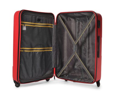 Boş bavulu beyazlar içinde seyahat etmek için aç