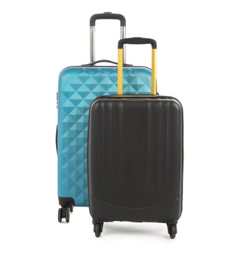 Beyaz üzerine izole edilmiş iki yeni açık mavi ve siyah bavul.