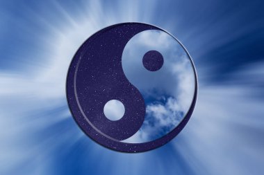 Gece gündüz gökyüzünün içinde Yin ve Yang sembolü