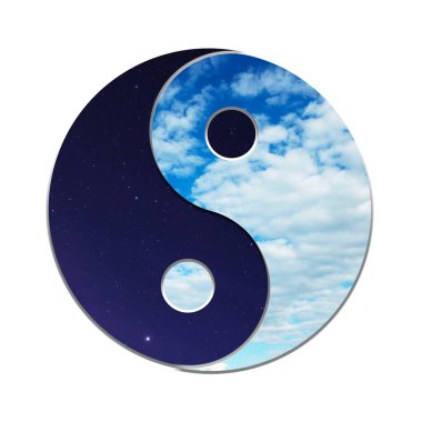 Gece gündüz gökyüzü olan Yin ve Yang sembolü beyaz arka planda.