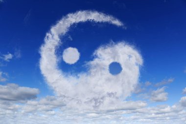 Gökyüzündeki bulutlardan oluşan Yin ve Yang sembolü