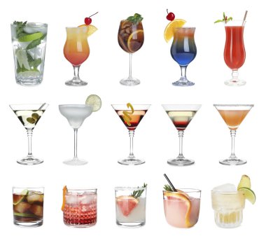 Beyaz bardaklarda birçok farklı kokteyl, koleksiyon.