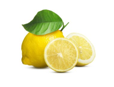 Taze olgun limon meyveleri beyaza izole edilmiş.