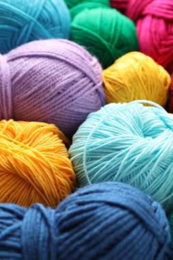 Arkaplan olarak birçok farklı hikaye, yakın görünüm