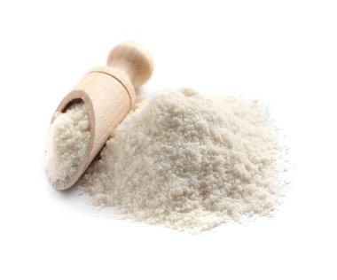 Taze hindistan cevizi unu ve kepçe beyazı izole edilmiş.