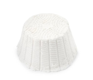 Taze ricotta (krem peynir) beyaz üzerine izole edilmiş