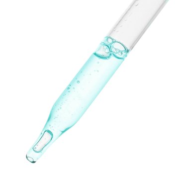 Beyaz arka planda cyan kozmetik yağlı damlatıcı