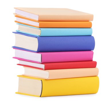 Beyaza izole edilmiş renkli kitap yığını