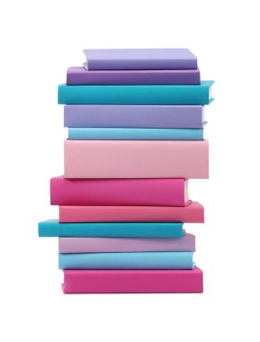 Beyaza izole edilmiş renkli kitap yığını