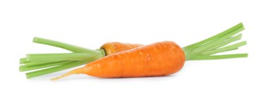 Taze taze sulu havuçlar, beyaz üzerine izole edilmiş.