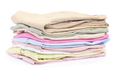 beyaz izole renkli elbise yığını