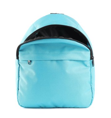 Bir şık açık mavi sırt çantası beyaza izole edilmiş.