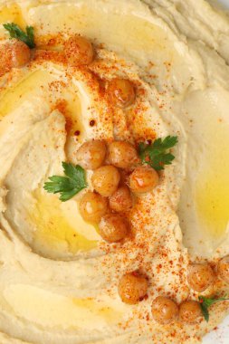 Zeytinyağı, nohut ve kırmızı biber ile nefis bir humus.