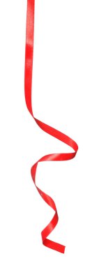 Bir kırmızı ipek kurdele beyaz üzerine izole edilmiş.