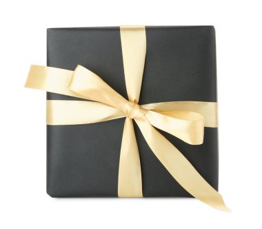 Altın saten yay ile bembeyaz bir hediye kutusu