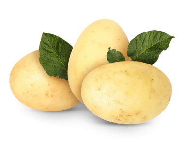 Beyaz üzerine izole edilmiş patates ve yeşil yapraklar.