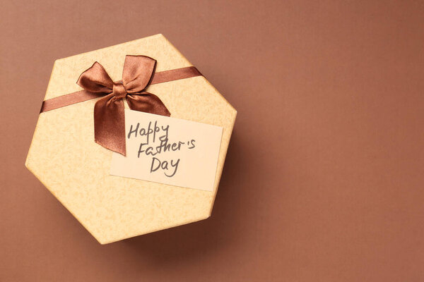 Tarjeta Con Frase Feliz Día Del Padre Caja Regalo Sobre — Foto de Stock