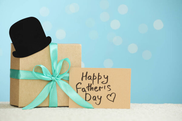 Tarjeta Felicitación Con Frase Feliz Día Del Padre Caja Regalo — Foto de Stock
