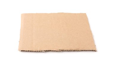 Beyaz üzerine izole edilmiş bir karton kağıt.