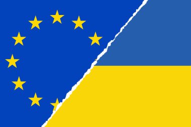 Yırtık kağıtlarda Avrupa Birliği ve Ukrayna bayrakları