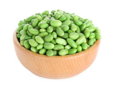 Kase içinde çiğ yeşil edamame soya fasulyesi.