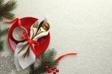Noel dekorlu, düz yataklı bir Noel masası. Metin için boşluk