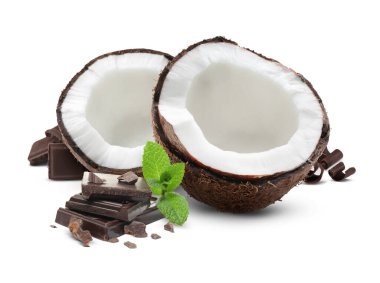 Hindistan cevizi ve siyah çikolata beyaza izole edilmiş.