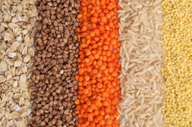 Arkaplan olarak farklı taneler ve tahıllar, üst görünüm