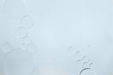 Beyaz arka planda kozmetik yağı örneği, makro görünüm