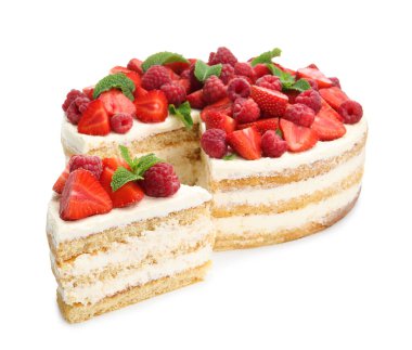 Taze böğürtlenli lezzetli sünger kek ve beyaz üzerine izole edilmiş nane şekeri.