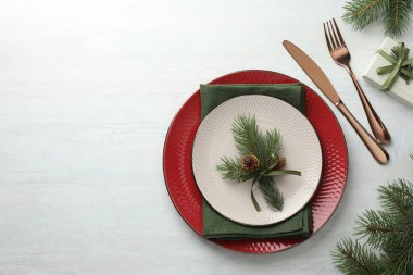 Noel dekorlu, düz yataklı bir Noel masası. Metin için boşluk