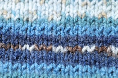 Arka plan olarak renkli örülmüş kumaşın dokusu, üst görünüm