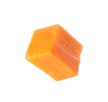 Taze olgun havuç parçası beyazda izole edilmiş.