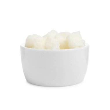 Shea yağı üzerinde beyaz izole kase