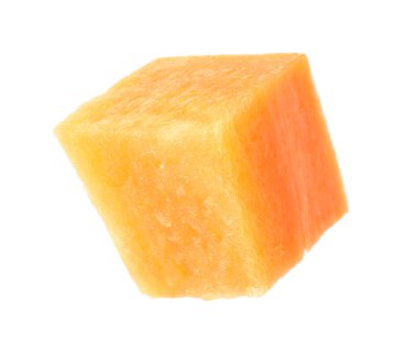 Taze olgun havuç parçası beyazda izole edilmiş.