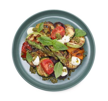 Izgara sebzeli leziz salata, beyaz, üst manzara.