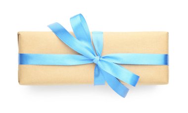 Açık mavi saten yay ile hediye kutusu beyaz, üst görünümde izole