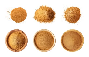 Beyaz arka planda Aromatik tarçın tozu, hazır. Üst görünüm