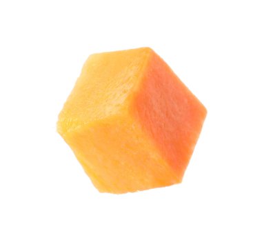 Taze olgun havuç parçası beyazda izole edilmiş.