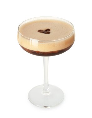 Beyaz bardakta espresso martini kokteyli.