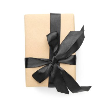 Siyah saten yay ile hediye kutusu beyaz, üst görünüm izole