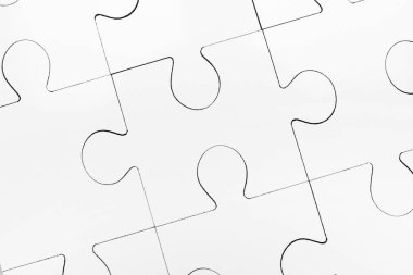 Arka plan olarak beyaz bulmaca, üst görünüm. Entelektüel oyun