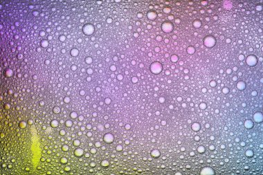 Renk arkaplanında yağ kabarcıkları, makro görünüm. Kozmetik ürünü