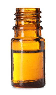 Şişedeki temel yağ beyaza izole edilmiş.