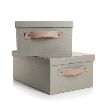 Beyaza izole edilmiş iki gri kutu.