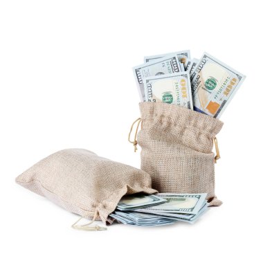Beyaz torbalarda izole edilmiş dolar banknotları