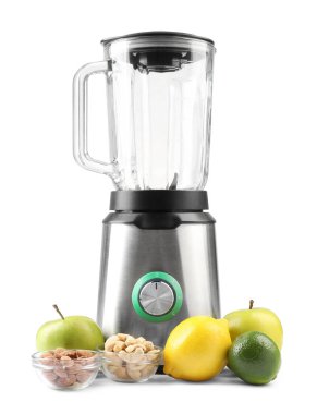 Modern blender ve taze ürünler beyaza izole edilmiş