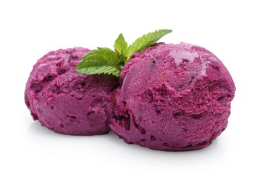 Lezzetli şerbet ve beyaz üzerine izole edilmiş nane şekeri.